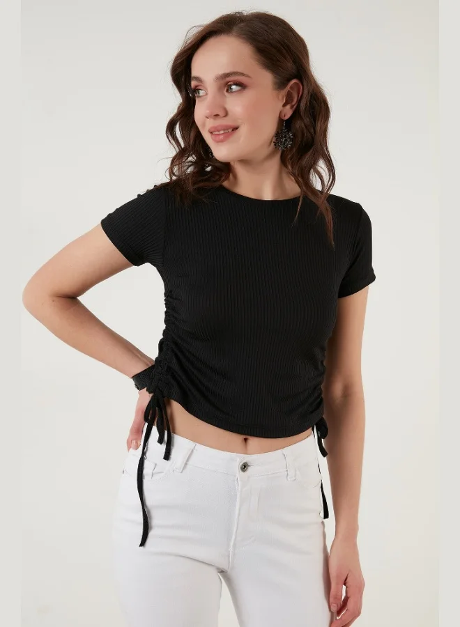 ليلا بلوزة قصيرة بأكمام قصيرة بلمسة جانبية للنساء