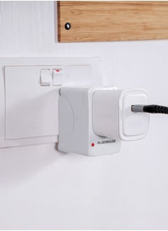 Olsenmark Olsenmark 3 Way UK Adaptor OMES1888, PP Housing, Copper Parts and Pin, Global Compatibility, Compact and Portable Design  - Image 4