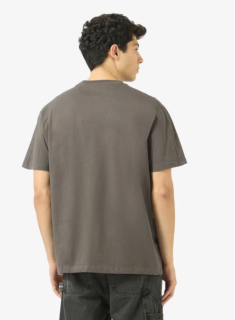 ريبلز مع نمشي Mens Drop Shoulder T-shirt