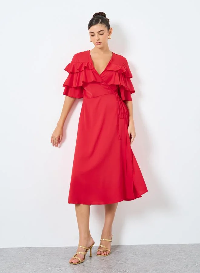 ستايلي فستان ميدي سادة بتفاصيل كشكش