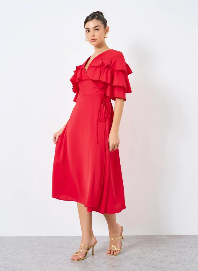 ستايلي فستان ميدي سادة بتفاصيل كشكش