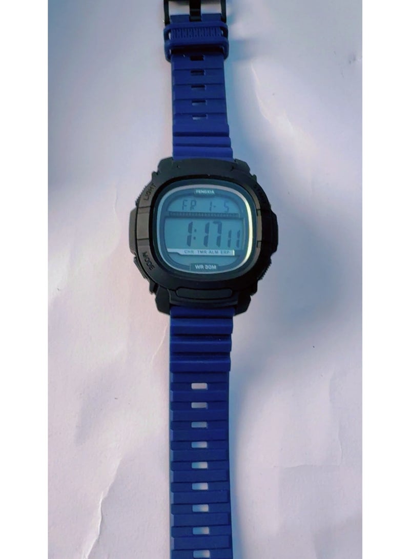 ساعة يد رياضية رقمية للرجال من FENCXIA طراز FC-2029G - هيكل أسود مع سوار سيليكون أزرق، مقاومة للماء حتى عمق 30 مترًا، إضاءة خلفية LED، ساعة توقيت، منبه، عرض التاريخ واليوم (جديدة تمامًا) - Image 4