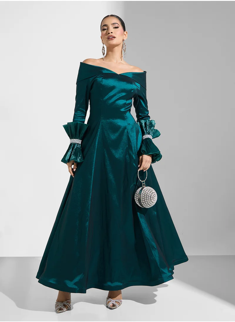 نمشي x Off-Shoulder Emerald Dress