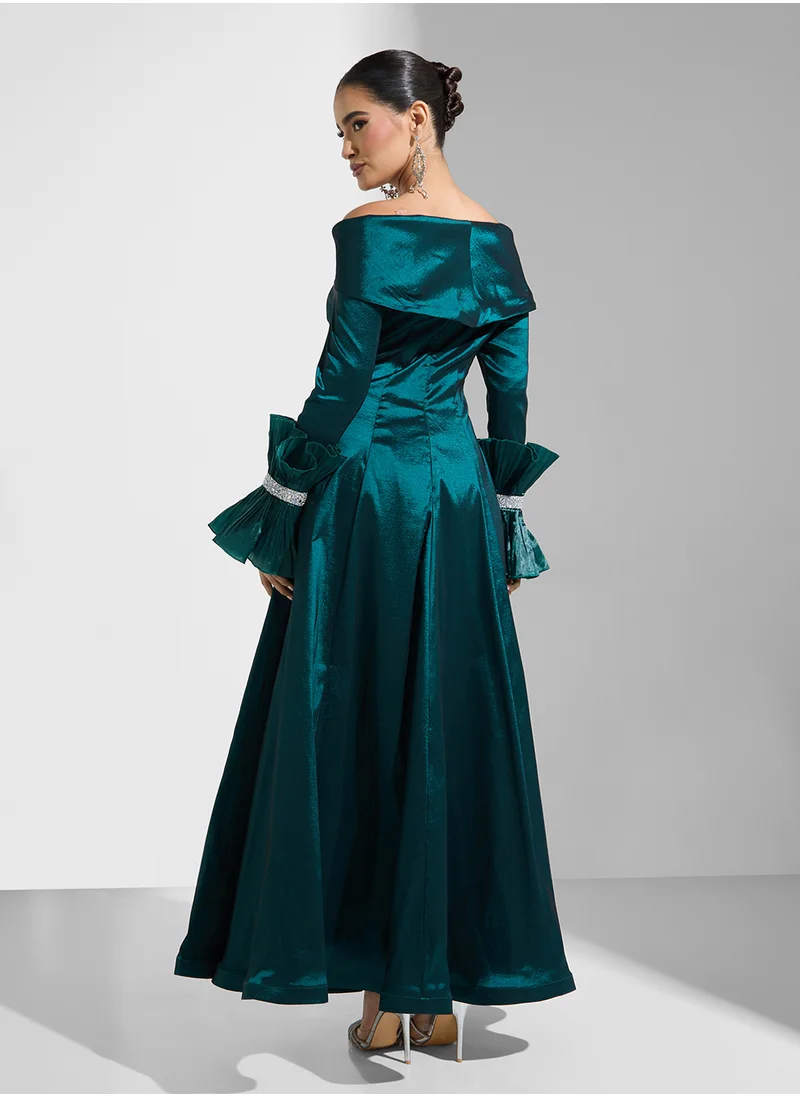 نمشي x Off-Shoulder Emerald Dress