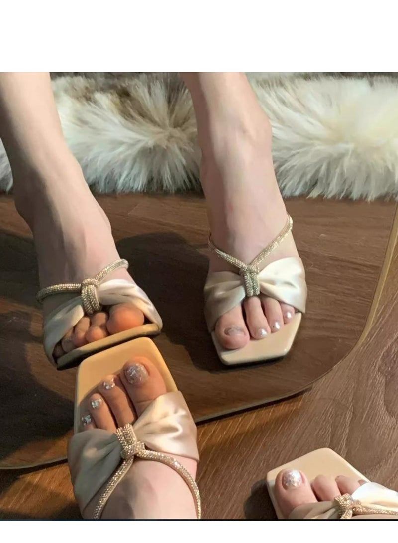 صنادل كعب عال برباط مسطح مزينة برأس مربع وستائر من الكريستال - Image 3