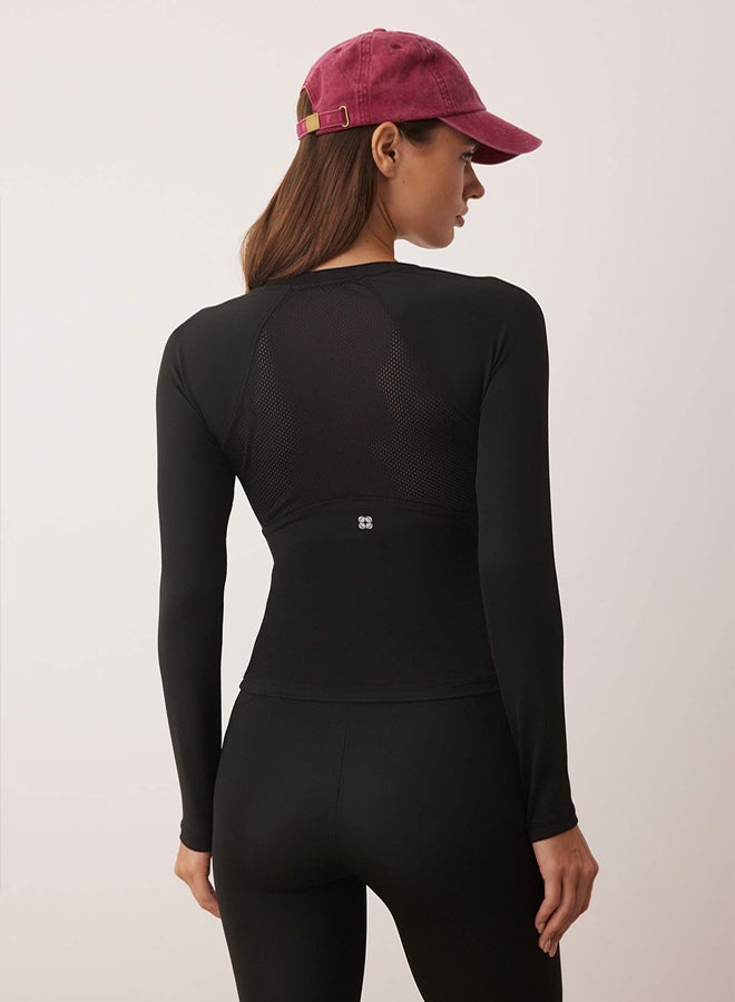 trendyol Black Micro Knitted Sports Blouse with Back Mesh and Reflector Print Detail - Image 4