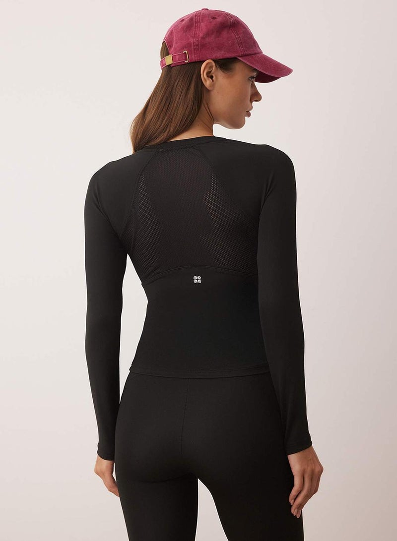 trendyol Black Micro Knitted Sports Blouse with Back Mesh and Reflector Print Detail - Image 5