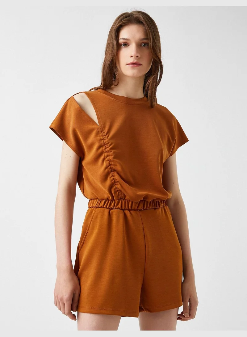 كوتون Şahika Ercümen X Koton - Short Sleeve Window Detailed Sweatshirt