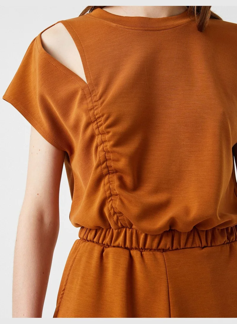 كوتون Şahika Ercümen X Koton - Short Sleeve Window Detailed Sweatshirt
