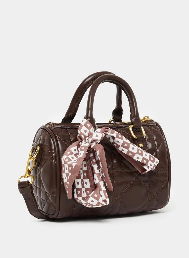 ستايلي شنطة ساتشيل مبطنة بتفاصيل وشاح