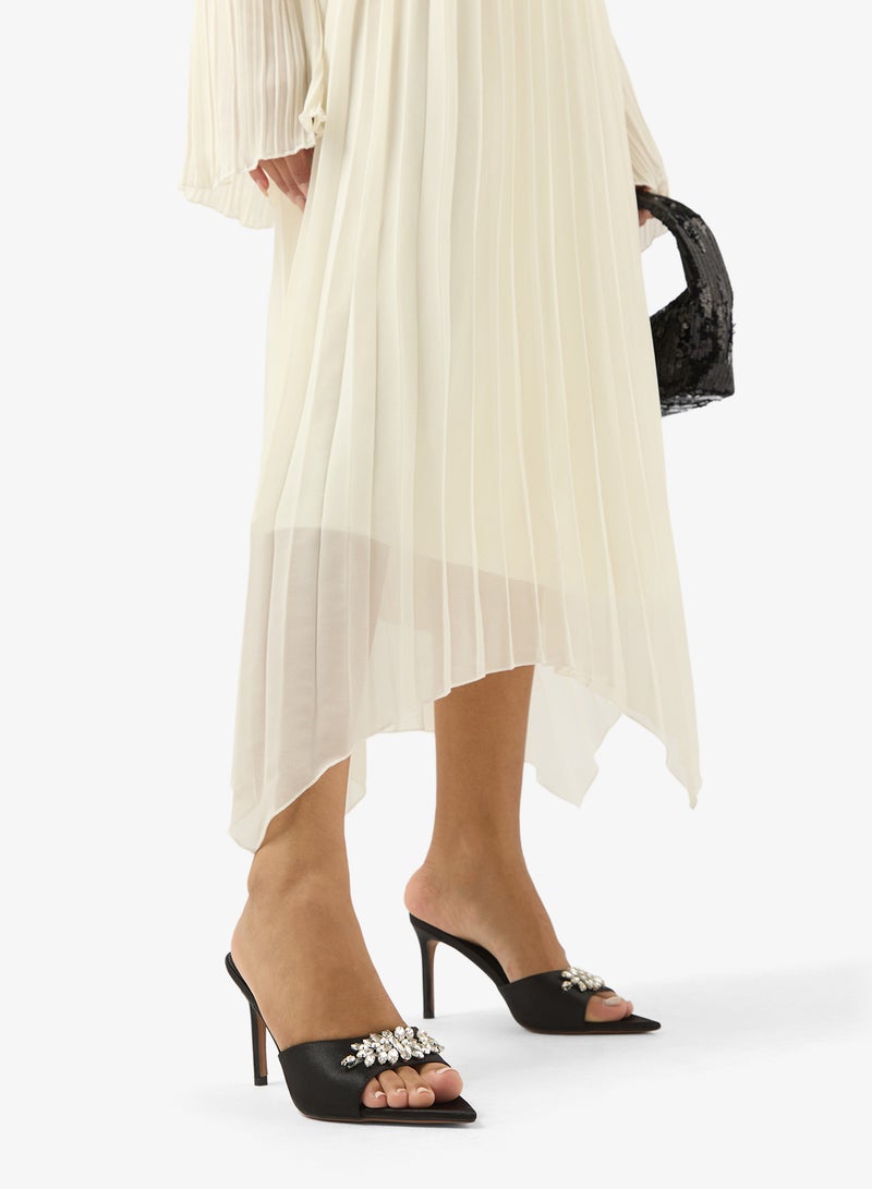 خزانة حذاء بكعب عالٍ مزين بتفاصيل فضية - Image 5