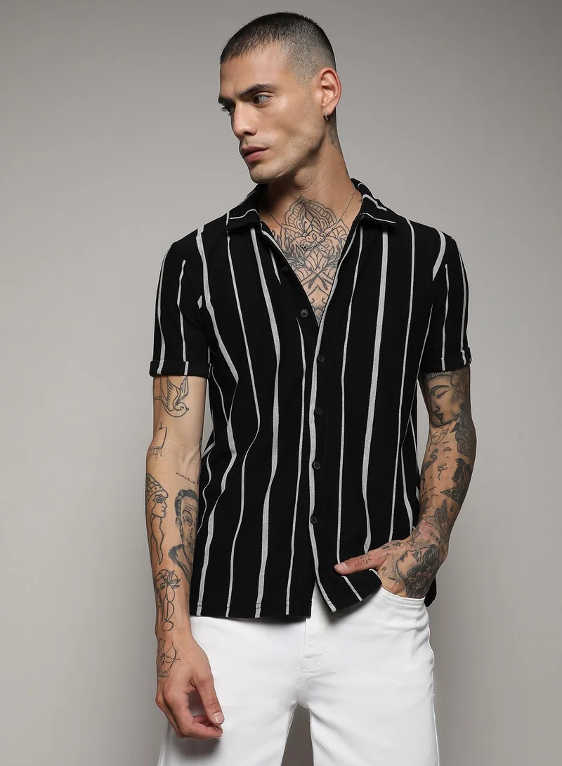 Campus Sutra Campus Sutra Men's Black & White Pencil Striped Shirt For Casual Wear | Spread Collar | Short Sleeve | Button Closure | Cotton Shirt Crafted With Comfort Fit For Everyday Wear