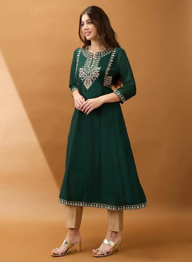 جلو باص كورتا بتفاصيل مُطرزة