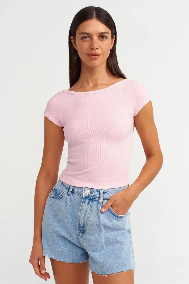 DILVIN Women's Crop T-Shirt With Square Neck And Cut-Out