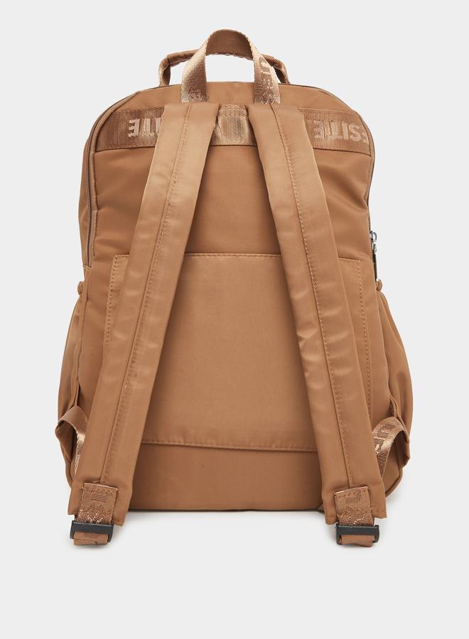 ستايلي حقيبة ظهر بتفاصيل ستيل مع جيوب خارجية - Image 2