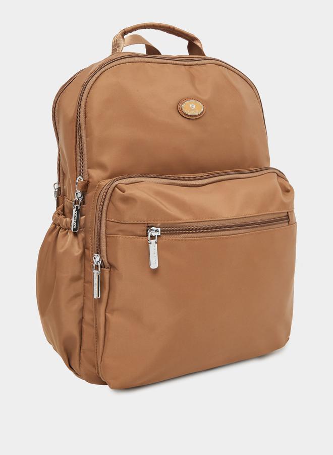 ستايلي حقيبة ظهر بتفاصيل ستيل مع جيوب خارجية - Image 1