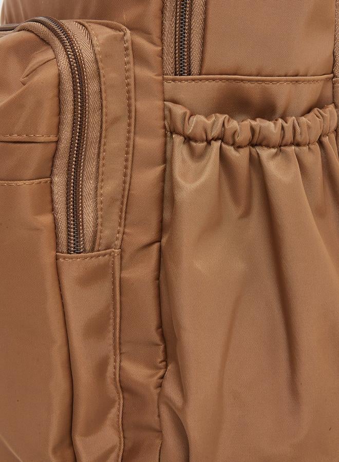 ستايلي حقيبة ظهر بتفاصيل ستيل مع جيوب خارجية - Image 3