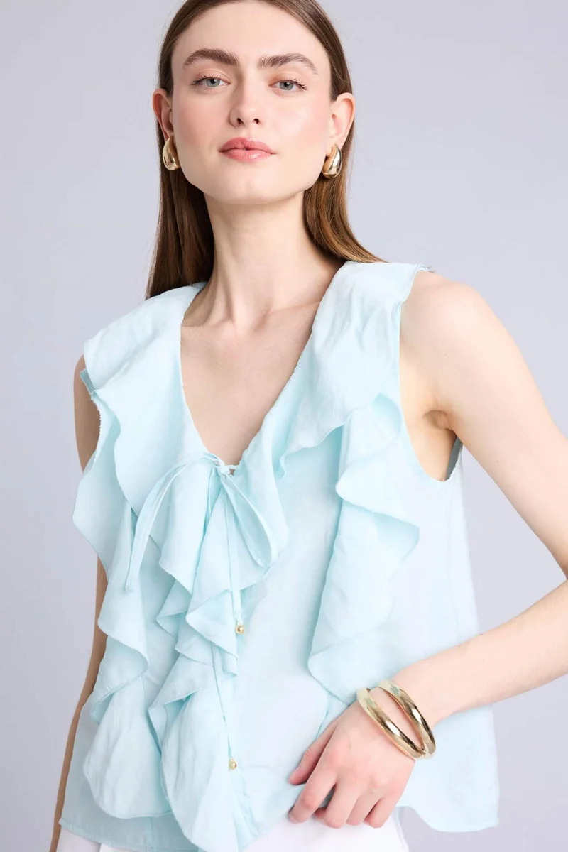 ديفاكتو Regular Fit Sleeveless Blouse