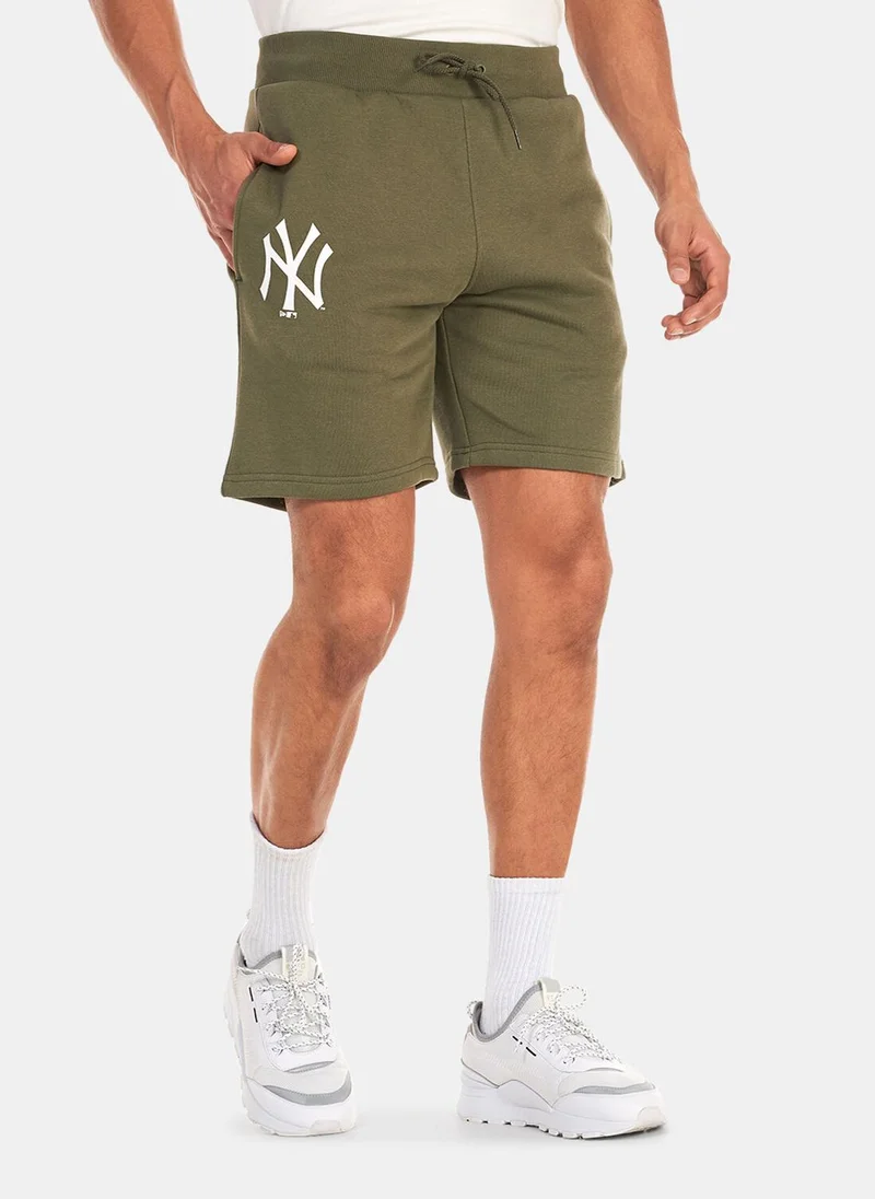 NEW ERA Men's New York Yankees League Essential Shorts