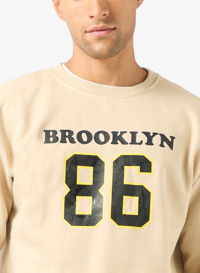 سفنتي فايف سويت شيرت بطبعات جرافيك - Image 3