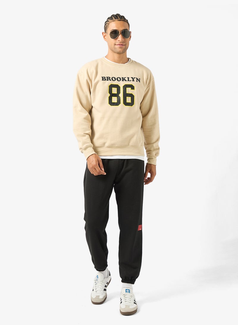 سفنتي فايف سويت شيرت بطبعات جرافيك - Image 4