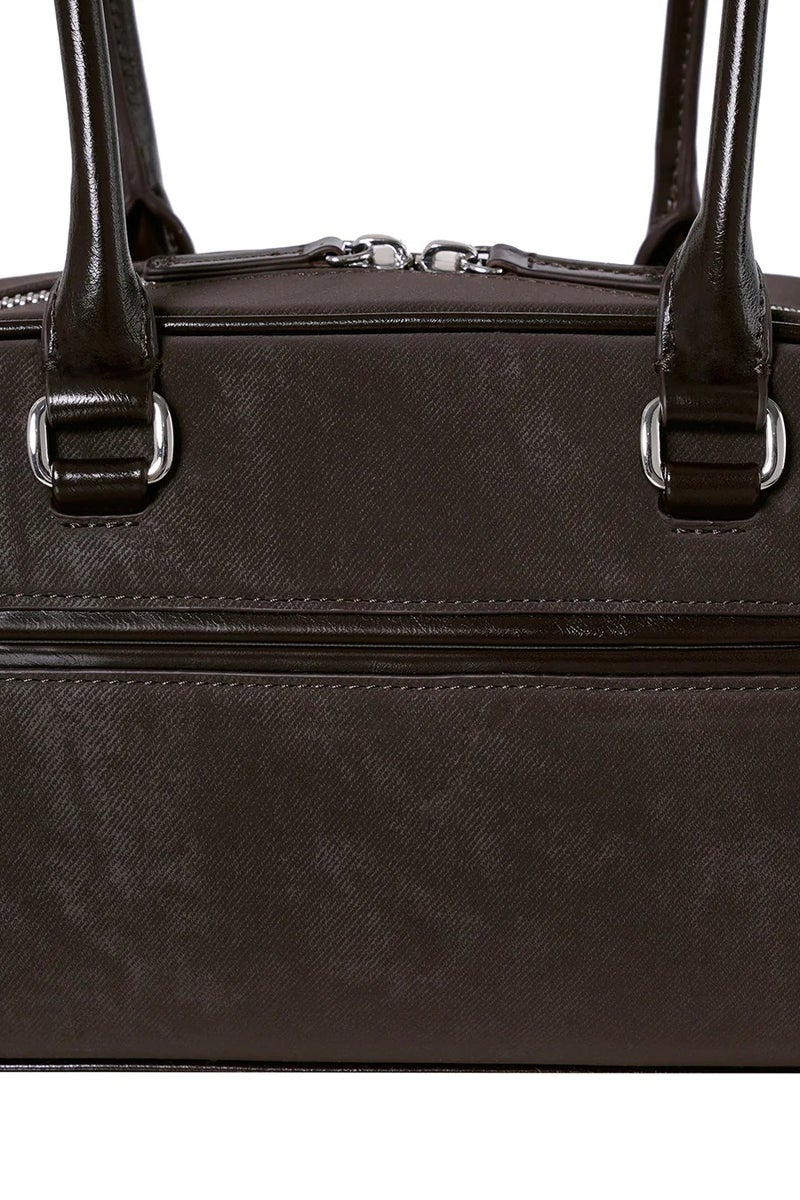 ستاند حقيبة كتف جلدية  Oil Chubby Bag - Image 5