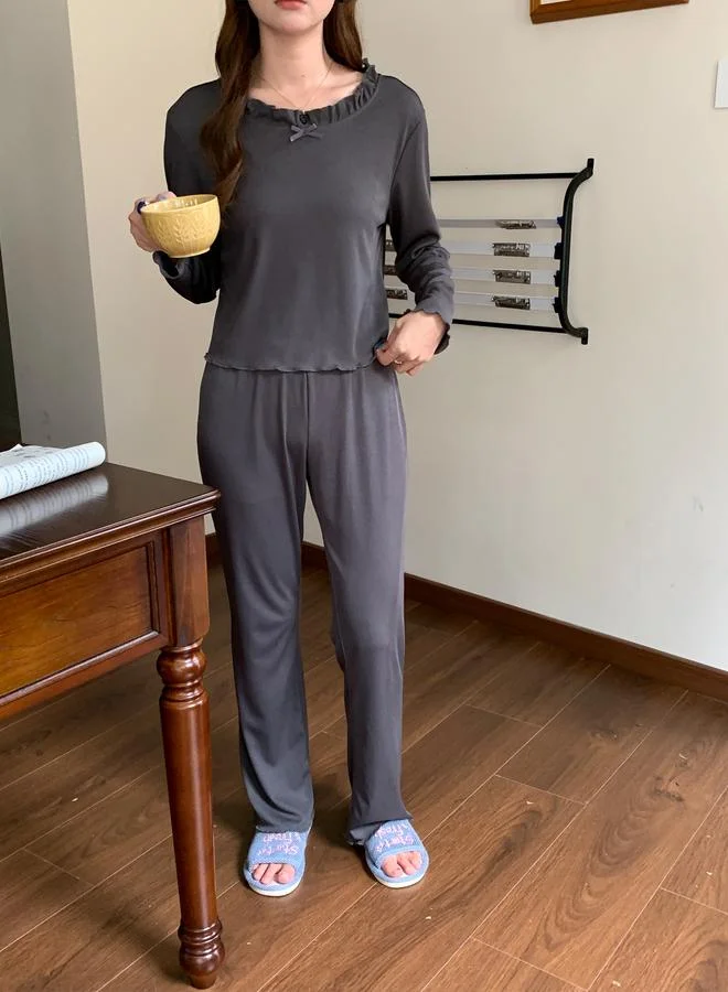 تايك تو طقم بلوزة بتفاصيل كشكش وبنطال بيجاما