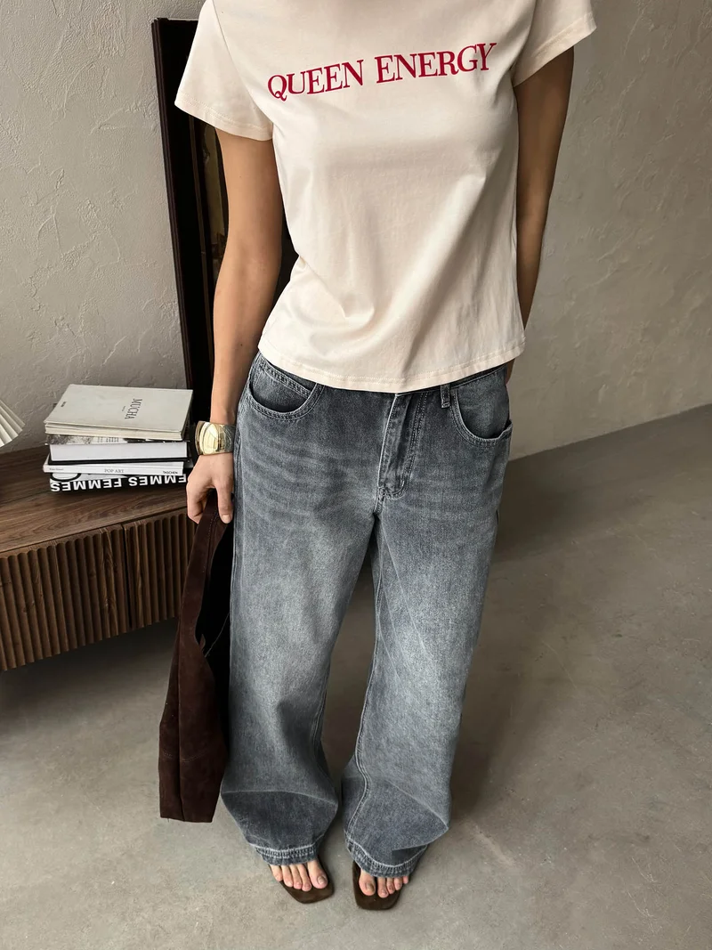 Loose light-wash denim jeans