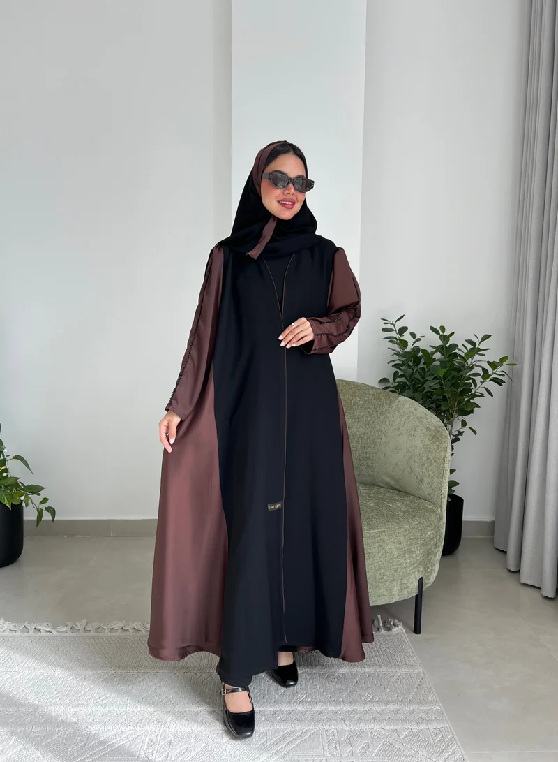 عبايات لوسين عباية سوداء بأكمام وجوانب بني مع شك على الكتف