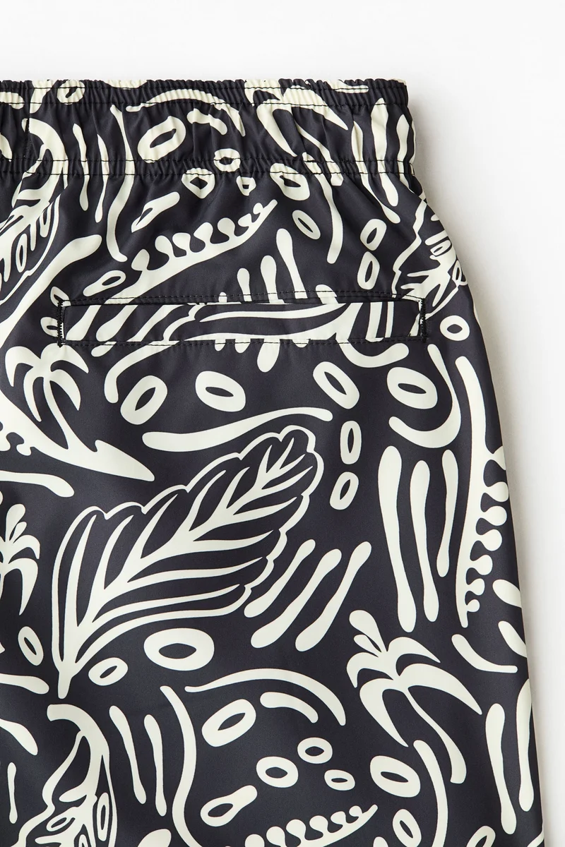 اتش اند ام شورت سباحة مزين بنقوش