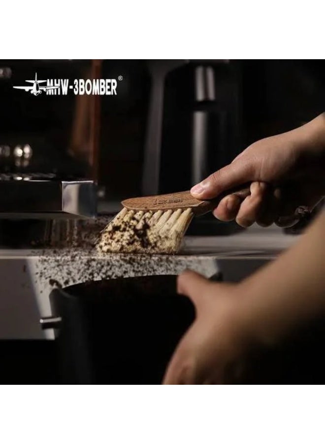 MHW فرشاة تنظيف مطحنة القهوة الفاخرة - مقبض من خشب الجوز الأبيض مع شعيرات من شعر الخيل الطبيعي - فرشاة باريستا لتنظيف ماكينة الإسبريسو والمطحنة ومحطة القهوة - مضادة للكهرباء الساكنة ولطيفة ومتينة - Image 5