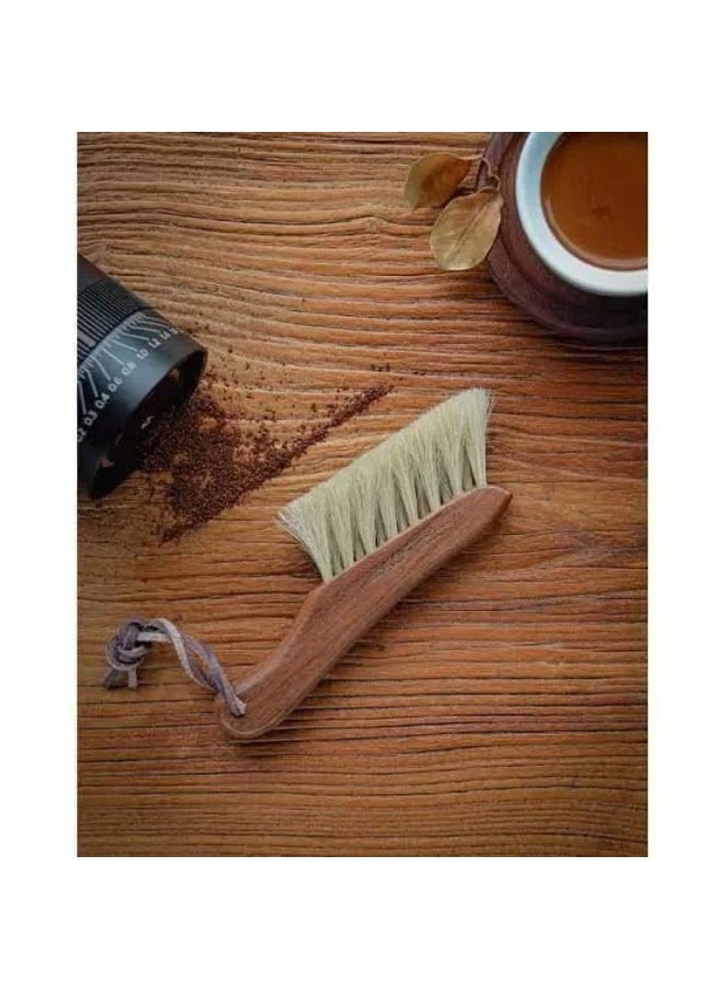 MHW فرشاة تنظيف مطحنة القهوة الفاخرة - مقبض من خشب الجوز الأبيض مع شعيرات من شعر الخيل الطبيعي - فرشاة باريستا لتنظيف ماكينة الإسبريسو والمطحنة ومحطة القهوة - مضادة للكهرباء الساكنة ولطيفة ومتينة - Image 4
