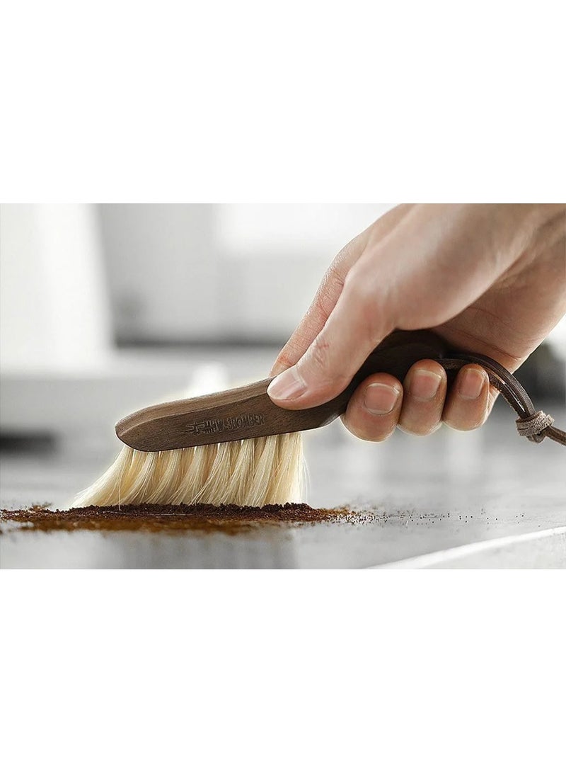 MHW فرشاة تنظيف مطحنة القهوة الفاخرة - مقبض من خشب الجوز الأبيض مع شعيرات من شعر الخيل الطبيعي - فرشاة باريستا لتنظيف ماكينة الإسبريسو والمطحنة ومحطة القهوة - مضادة للكهرباء الساكنة ولطيفة ومتينة - Image 2