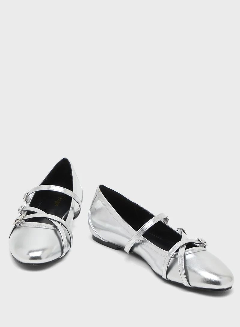 جينجر باليرينا مسطحة بثلاثة أشرطة