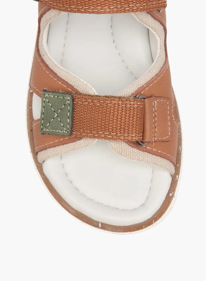 جونيورز صنادل أولاد سادة بإغلاق لاصق