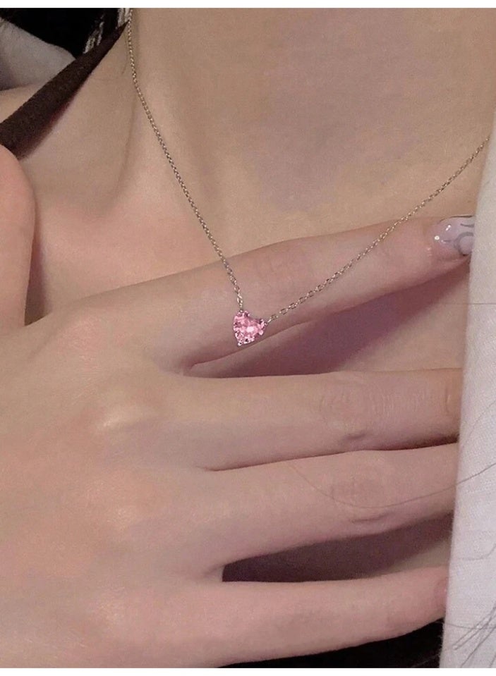 925 ستيرلنغ سيلفر تشارمز سلسال بقلادة فاخرة ناعمة مصنوعة من الفضة الإسترلينية عيار 925 بجودة عالية ودقة شديدة مزينة بكريستالة طبيعية من حجر الزيركون على شكل قلب وردي لتعطي مظهرا رائعا للأميرة التي تستحقها - Image 3