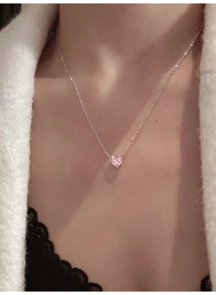 925 ستيرلنغ سيلفر تشارمز سلسال بقلادة فاخرة ناعمة مصنوعة من الفضة الإسترلينية عيار 925 بجودة عالية ودقة شديدة مزينة بكريستالة طبيعية من حجر الزيركون على شكل قلب وردي لتعطي مظهرا رائعا للأميرة التي تستحقها - Image 4