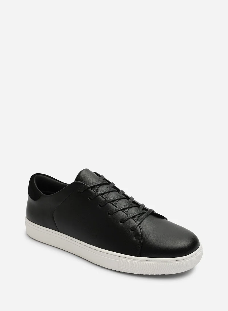 ويرز ذات فروم Derek Low Cut Lace Up Trainers