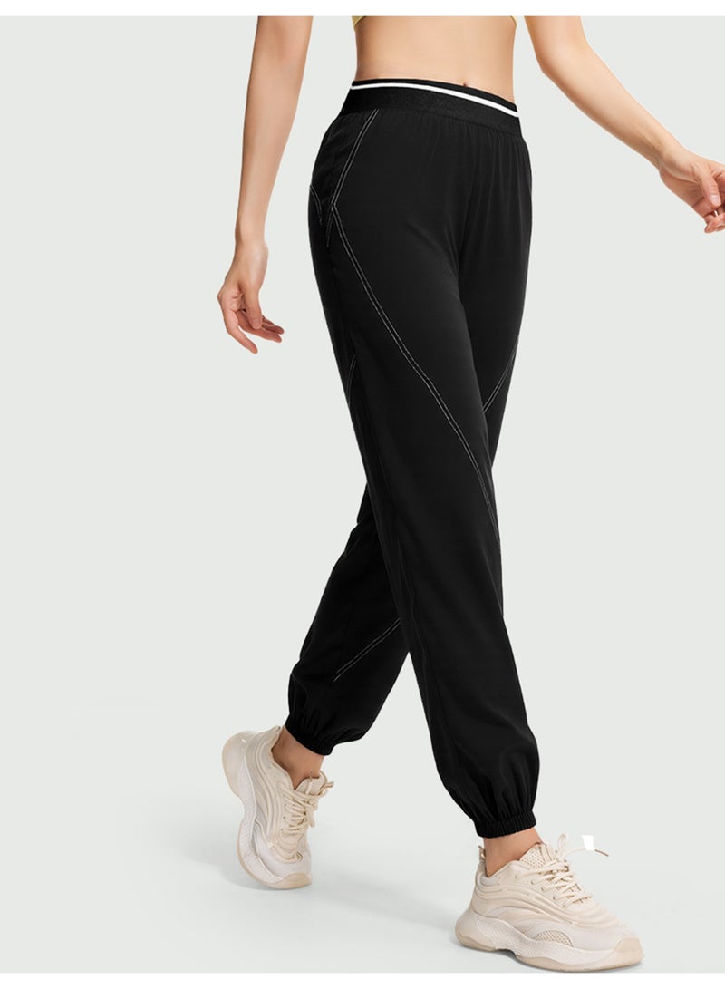 بنطال رياضي أسود بخياطة متباينة وأساور مرنة