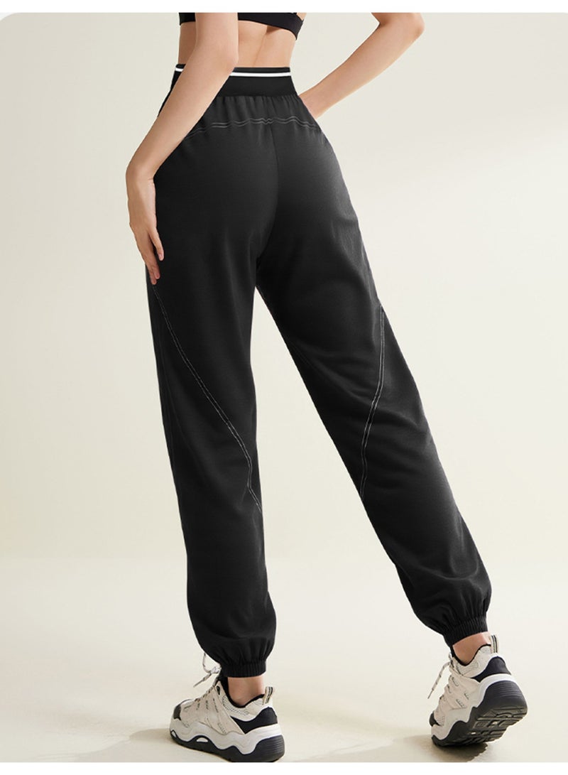 بنطال رياضي أسود بخياطة متباينة وأساور مرنة