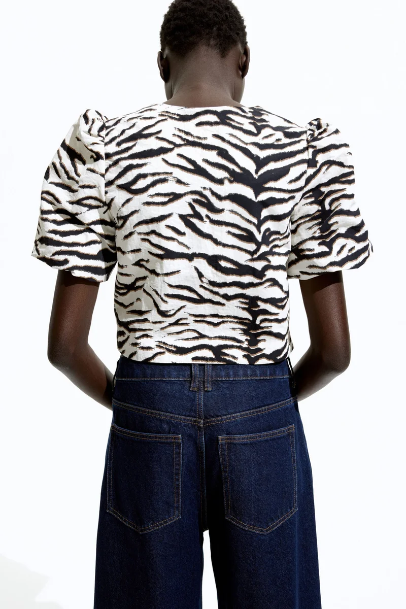 اتش اند ام بلوزة بأكمام منفوشة