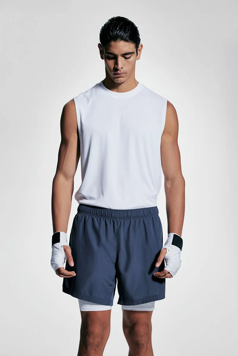 اتش اند ام شورت رياضي بطبقات مزدوجة من نسيج دراي موف