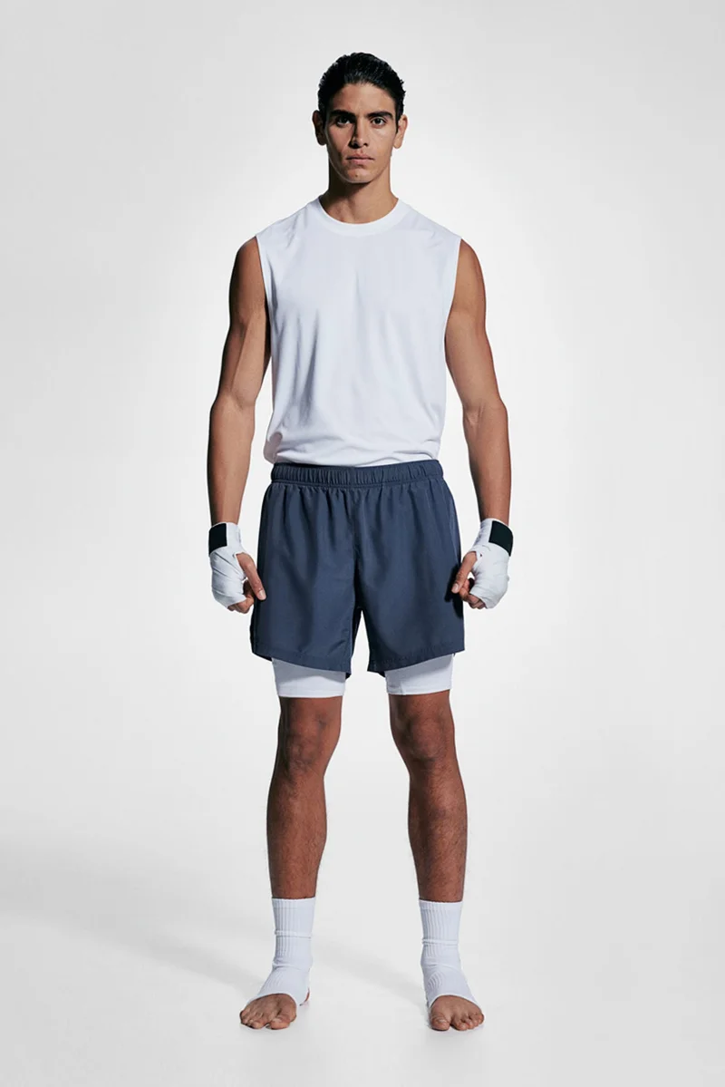 اتش اند ام شورت رياضي بطبقات مزدوجة من نسيج دراي موف