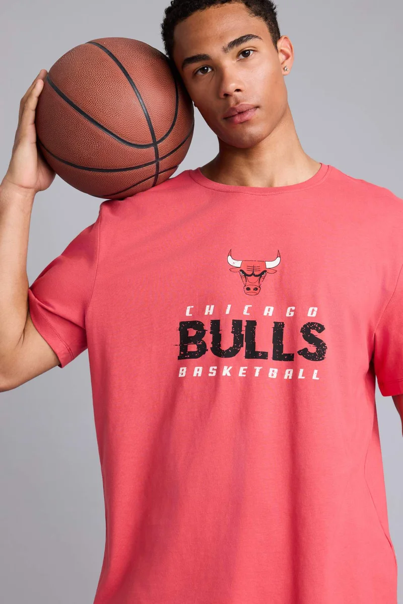 ديفاكتو Chicago Bulls Licensed Standard Fit Crew Neck Short Sleeve T-Shirt