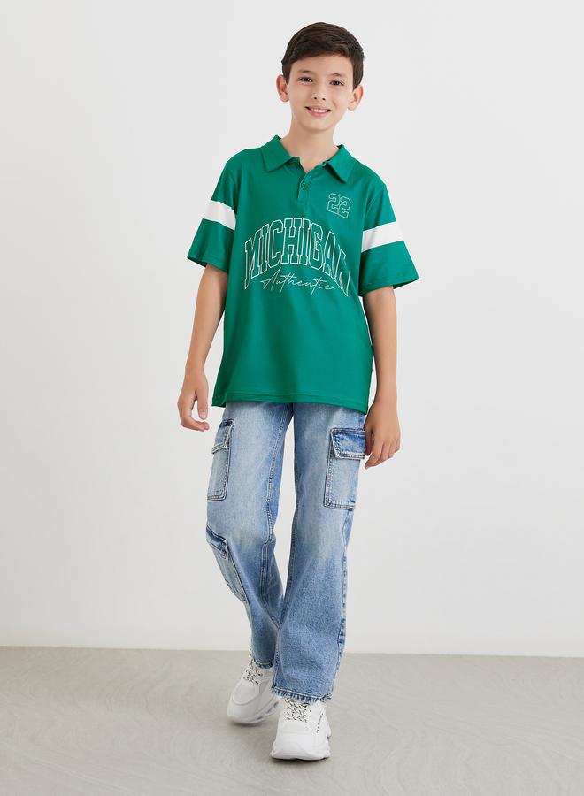 ستايلي تيشيرت بولو مطبوع للأولاد باللون الأخضر الداكن - Image 2