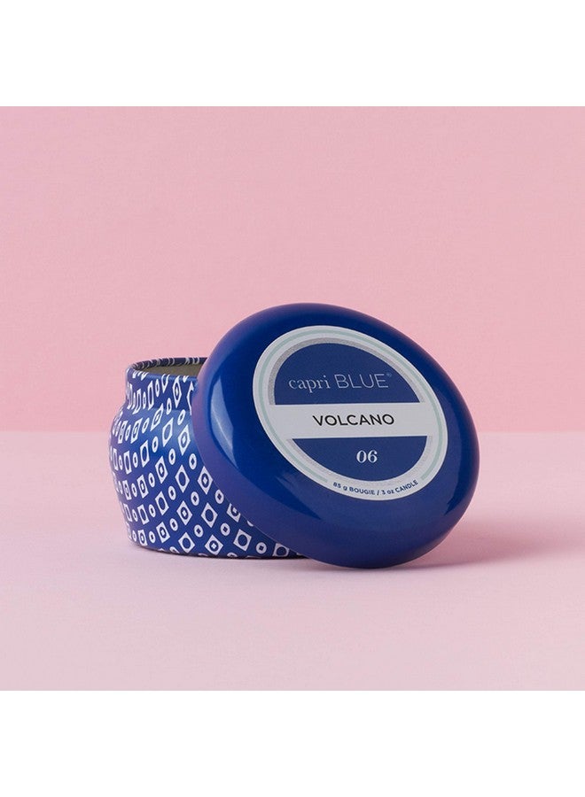 كابري بلو شمعة صغيرة معطرة برائحة بركان كابري الأزرق - شمعة صغيرة مطبوعة في وعاء من الصفيح - شموع فاخرة للمنزل معطرة بالفواكه الاستوائية والحمضيات المحلاة بالسكر - مزيج شمع الصويا - شمعة زرقاء (3 أونصة) - Image 2