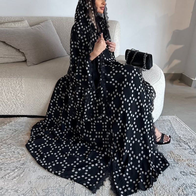 فستان نسائي من الشيفون المنقوش بنقاط البولكا مع دانتيل ووشاح - Image 2