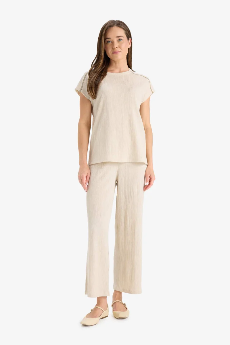ديفاكتو Crew Neck Crepe Short Sleeve T-Shirt