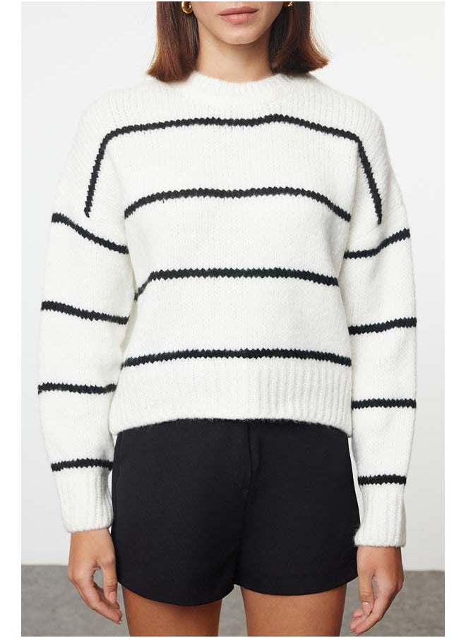 trendyol - Ecru*001 Wide Pattern Soft Texture Basic Striped Knitwear Sweater TWOAW23KZ00185 - Image 1