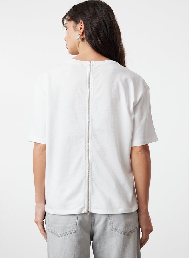 trendyol White 100% Cotton Zipper Detailed Relaxed/Comfortable Pattern Knitted T-Shirt - Image 4